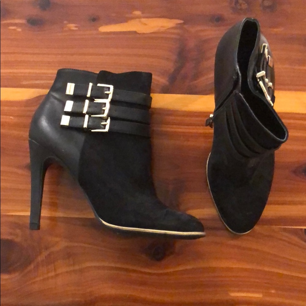 Never worn, black bootie heel!